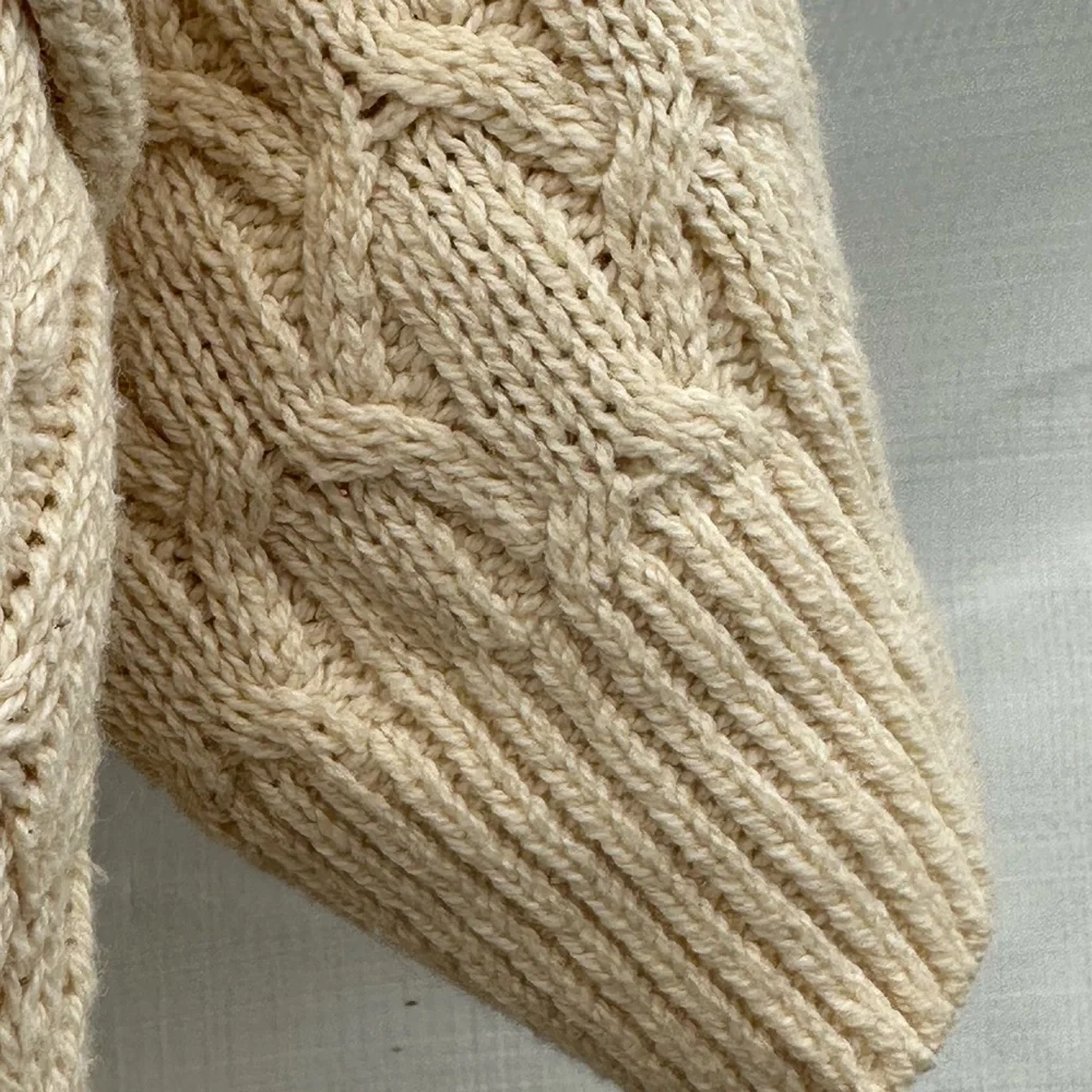 Banana Republic Cream Cable Knit Sweater - Picture 3 of 5